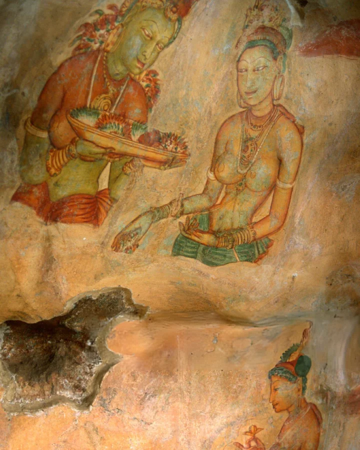 ancient-wall-paintings-of-frescoes-sigiriya-damsels